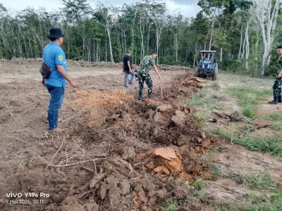Bentuk Komitmen Satgas TMMD Ke-128, Sulap Lahan 1,5 Hektar Jadi Kebun Jagung Produktif,