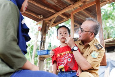 Cegat Pj. Bupati Apriyadi Saat Blusukan,…