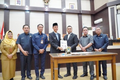 DRRD OKI Gelar Rapat Paripurna Mendengarkan…