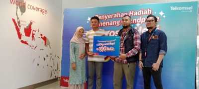 Dua Pelanggan Telkomsel dari Sumatera Raih…