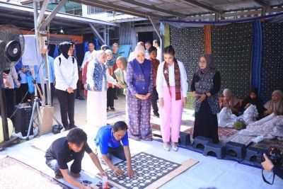 Galeri Tuan Kentang Jadi Pusat Wastra Lokal,…