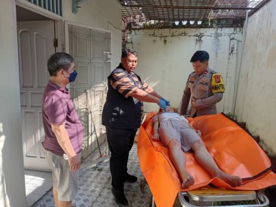Geger, Ibu Rumah Tangga di Sukarami Ditemukan Tewas Tergantung di Samping Rumah