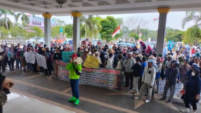 Gelar Aksi di Kantor DPRD OKI, Masyarakat…