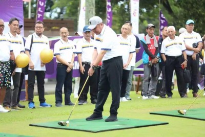 Gubernur HD Buka Turnamen Golf Dies Natalis…