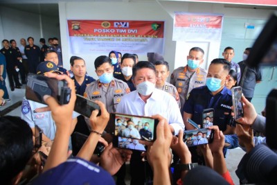 Gubernur Herman Deru Fasilitasi Kebutuhan Keluarga Korban Bus ALS Selama Proses Identifikasi di Pale
