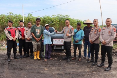 Kapolri Salurkan Mesin Pipil Jagung untuk…
