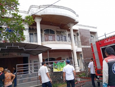 Kebakaran Hebat Lahap Rumah Dua Lantai di…