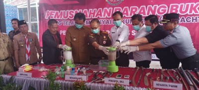 Kejari OKI Musnahkan Barang Bukti Tahap…