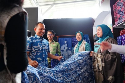 Ketua TP PKK Sumsel Feby Herman Deru Kagumi Batik Ramah Lingkungan Karya Perempuan Lubuk Linggau