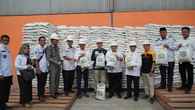 Kurangi Beban Warga, Pemkab OKI dan Bulog…