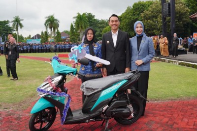 Nurmala, Delapan Tahun Jadi Honorer, Pulang…