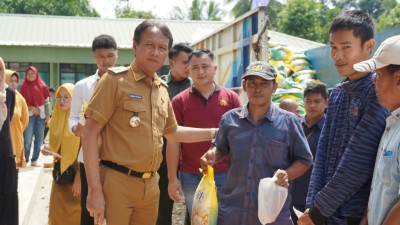 Operasi Pasar, Warga Bisa Tebus Murah Beras…