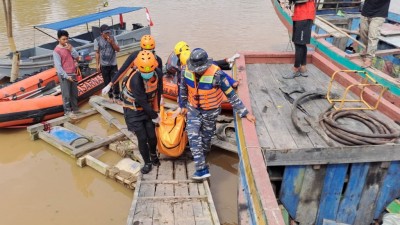 Operator Excavator Tenggelam di Sungai Dawas…