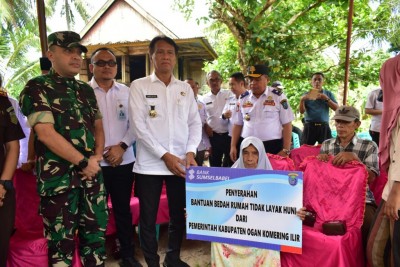 Pemkab OKI Bedah Puluhan Rumah dan Bantu…