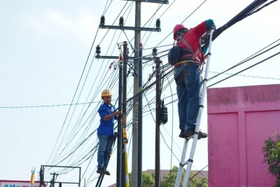 Pemkab OKI tata jaringan kabel utilitas udara semrawut