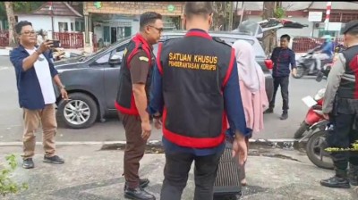 Penyidik Geledah Rumah Alex Noerdin, Bawa…