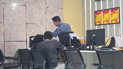 Pintu Tak Terkunci, Ponsel Raib Digondol…