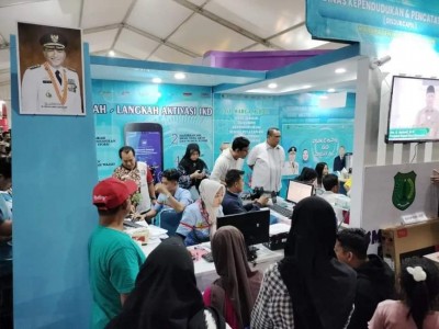 Pj. Bupati Apriyadi : Ayo ke Stand Dukcapil…