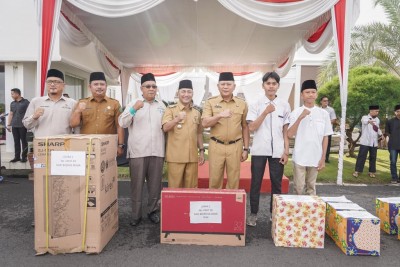 Pj. Bupati Apriyadi Umumkan Pemenang Pawai…