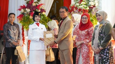 Pj. Bupati OKI Serahkan Penghargaan ke 45…