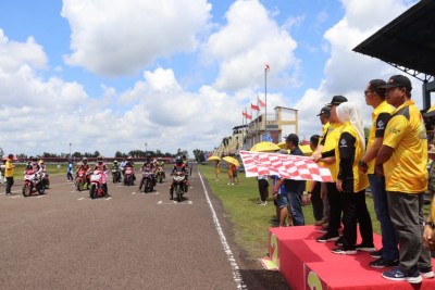 Pj. Bupati Sandi Fahlepi Melepas Secara…