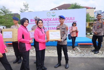 Polda Sumsel dan Bhayangkari Kirim Logistik…