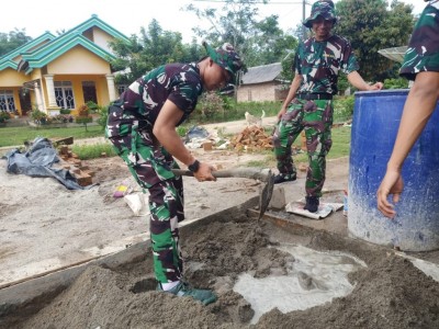 Puluhan Anggota Komcad Bantu Satgas TMMD…