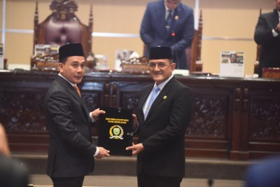 Rapat Paripurna XXI DPRD Sumsel Tetapkan…