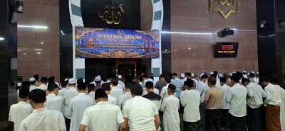 Ratusan Santri dan Personel Polri Khatamkan Al-Qur’an di Polda Sumsel Sambut Hari Bhayangkara ke-80