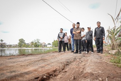 Respon Keluhan Warga Soal Jalan Rusak, Pj.…