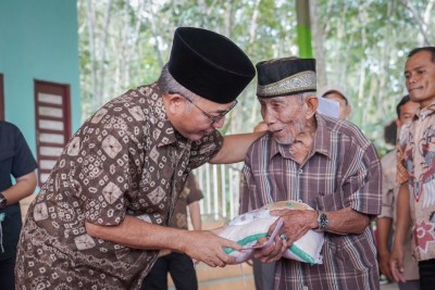 Sambut lebaran, Apriyadi borong Paket Sembako…