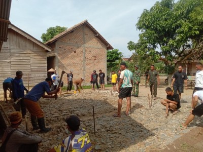 Satgas TMMD 0402/OKI Gotong Royong Bangun Rumah Tidak Layak Huni, Ini Harapannya