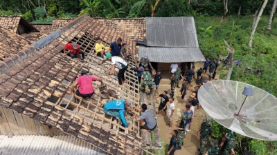 Satgas TMMD Kodim 0402/OKI Kembali Bongkar dan Rehab RTLH