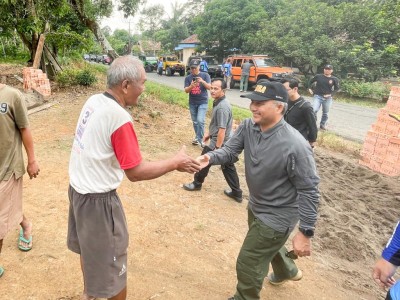 Susuri Hutan, Ziarah Hingga Buatkan Sumur…