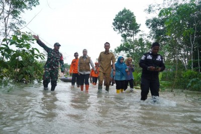 Tinjau Wilayah Terdampak Banjir, Bupati…