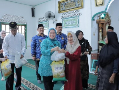 TP PKK Palembang Salurkan Bantuan Rebana…