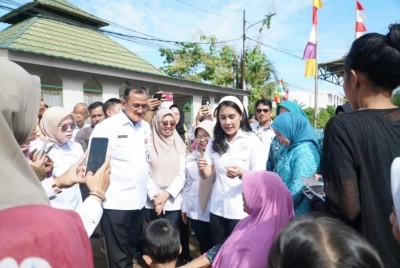 Wamen BKKBN dan Sekda Sumsel Tinjau Distribusi…