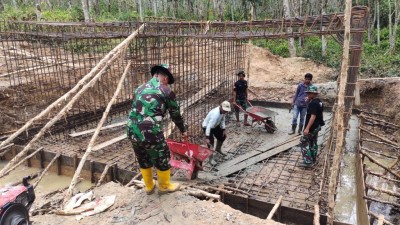Warga dan TNI Bersinergi Kebut Pengerjaan…